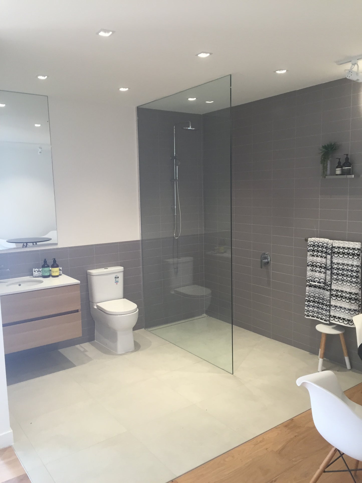 SHOWERSCREENS AND MIRRORS