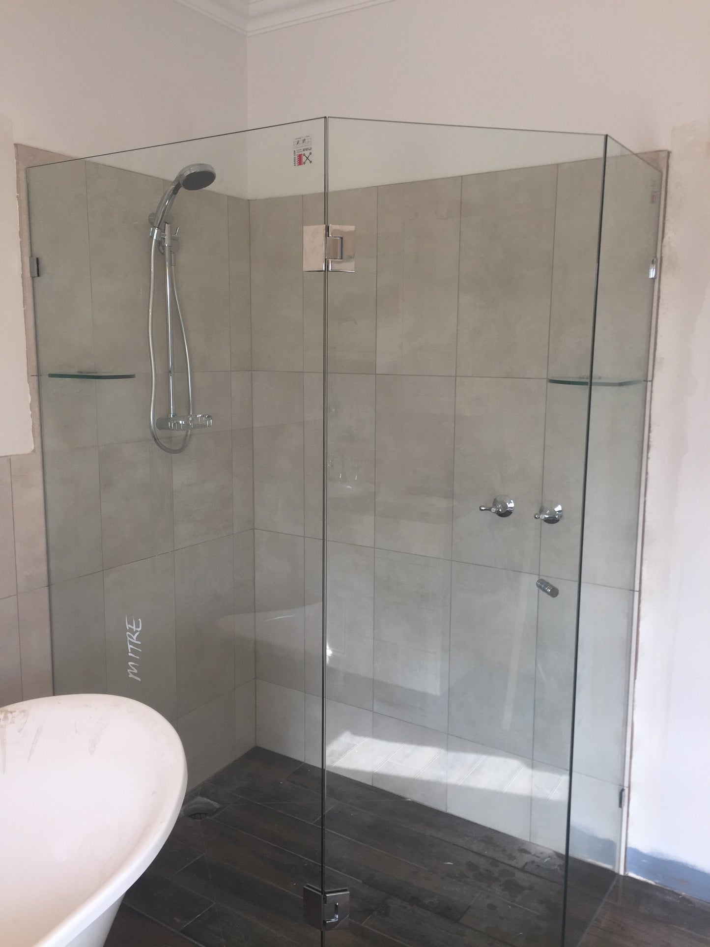 SHOWERSCREENS AND MIRRORS